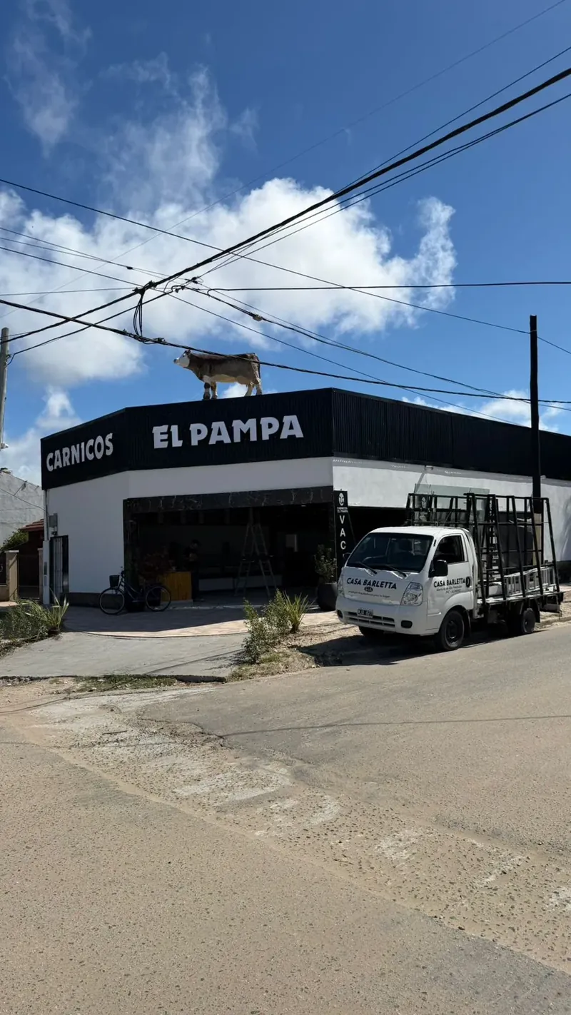 Vidriera de vidrio instalada en Cárnicos El Pampa, San Clemente del Tuyú