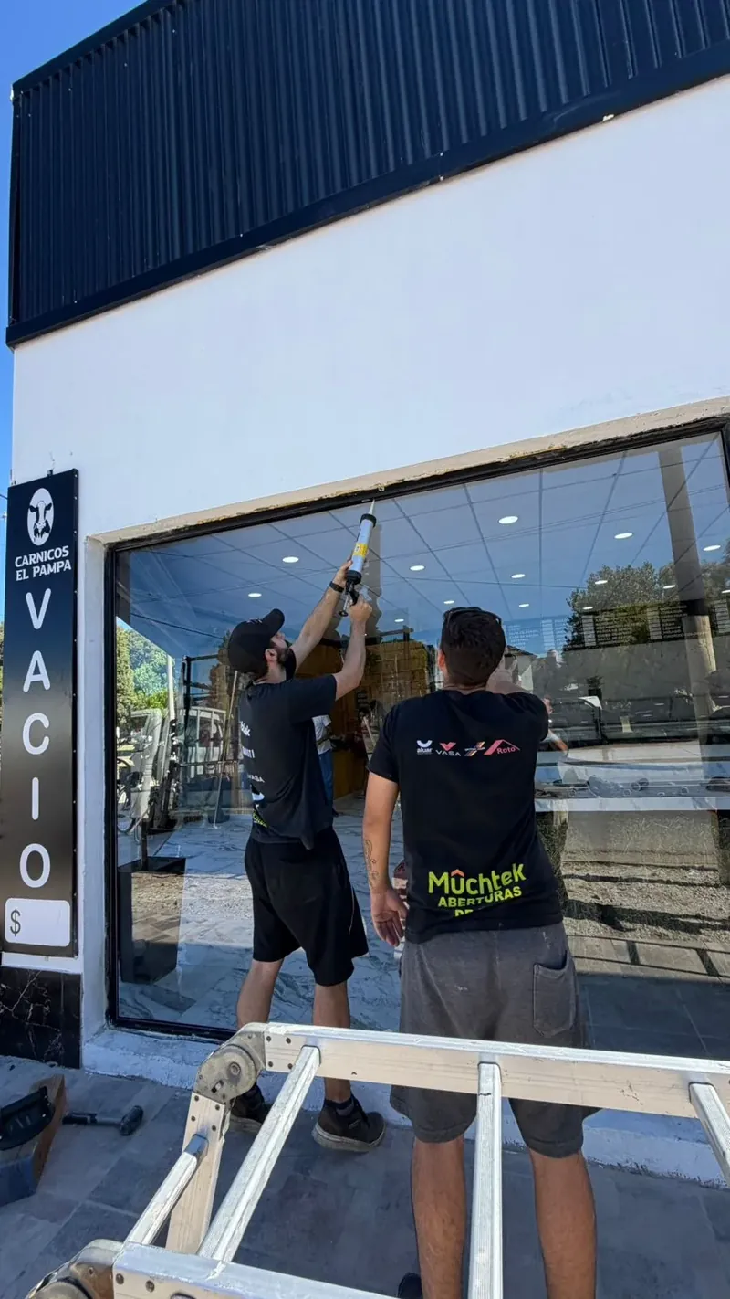 Instalación de vidriera en local comercial