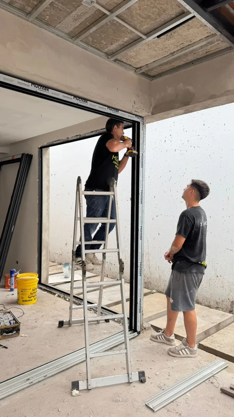 Montaje de marco corredizo de PVC en obra
