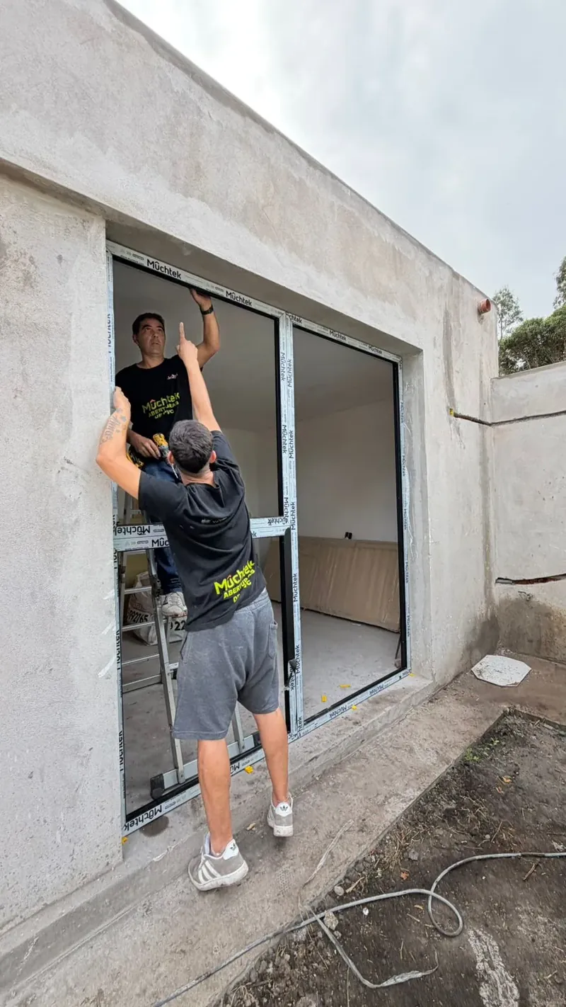 Instalación de paño corredizo de PVC Mûchtek